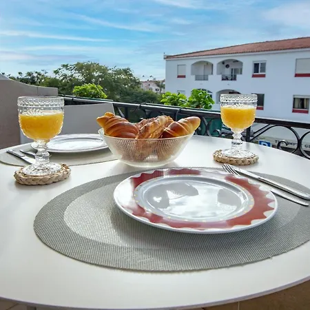 Apartment Chic 1km To The Oura Beach *