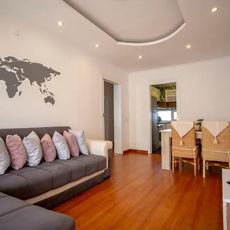 Appartement Chic 1km To The Oura Beach *