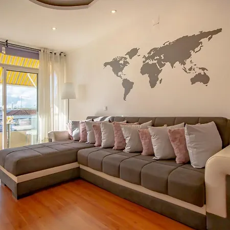Appartement Chic 1km To The Oura Beach *