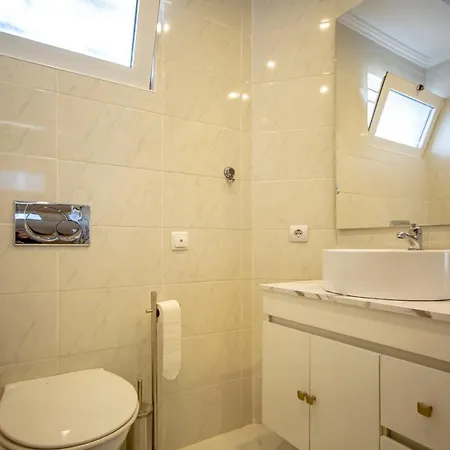 Apartment Chic 1km To The Oura Beach *