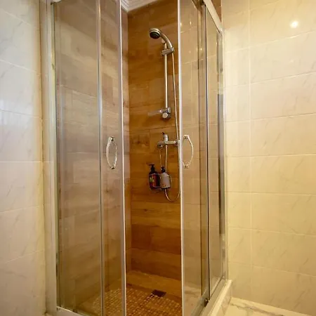 Chic 1km To The Oura Beach Apartment *