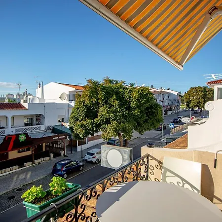 Chic 1km To The Oura Beach
