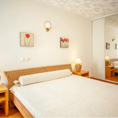 Chic 1km To The Oura Beach Apartment *